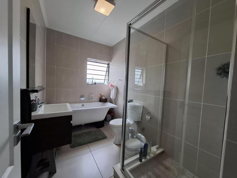 To Let 3 Bedroom Property for Rent in De Velde Western Cape